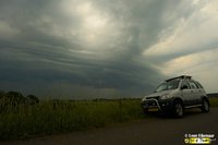 De shelfcloud is vaak te zien als een 'plankenwolk' Vaak door de fijne en scherpe structuur is er een soort plank zichtbaar.