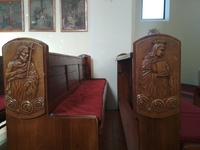 Dřevořezby pochází z dílny pana řezbáře Mičulky a jsou datovány do roku 1948.