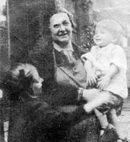 Sylvie De Maertelaere avec sa fille Christine et son fils Albert (© J. Bourgeois)