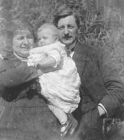 Léon Janssens en Sylvie De Maertelaere met dochter Christine (© coll. J. Bourgeois)