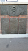 De herdenkingsplaat in de Goededagstraat in Gent (coll. J. Bourgeois)