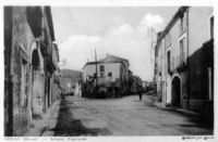 Nébian, Hérault. De eenige twee breede straten van Nébian (© coll. J. Bourgeois)