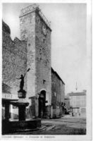 Nébian, Hérault. Aan 't pijlken is 't logement van mijn mannen. Vlloien en beesten voor niets ! (© coll. J. Bourgeois)