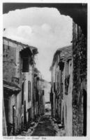 Nébian, Hérault. Wat peinst gij van die 'Grand Rue'? 't Is nog vuiler dan het er uitziet (© coll. J. Bourgeois)