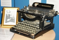 E H skrivmaskin