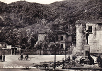 Caposele (Av) Piazza della Sanità e monumento ai caduti