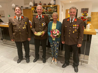 vlnr.: OBI Josef Grasl, HFM Alois Kerschbaumer mit Gattin Angelika, HBI Alois Wieser;
