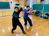 叶老師、生徒と共に(浙江省にて)