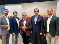 Foto vlnr.: StR Peterl, Bgm. Seifert, GVV Präsident Bgm. Dworak, Bgm. Vojta, Bgm. Speigner nach der Neuwahl