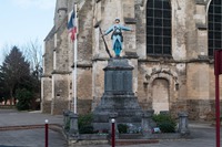 Pomník padlým v Aix-Noulette. (zdroj: Wikipedia Commons)