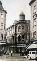 Někdejší kavárna Habsburg, z níž Oldřich Nový odstranil vývěsní ceduli. Podnik následně nesl jméno Praha.