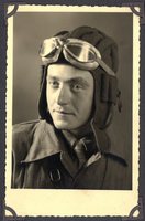 Mikuláš Končický (1925-2015) v tankistické kombinéze a kukle na snímku pořízeném nedlouho po válce.