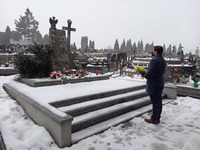 Společný hrob polských padlých na katolickém hřbitově ve městě Skoczów