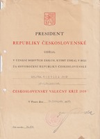 Dekret o udělení Čs. válečného kříže J. Řehulkovi