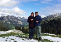 Anstossen zum Start der Grand Tour de Suisse: auf der Alp Grimmi (1739 M.ü.M)