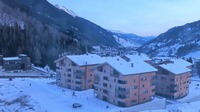Blick aus dem Personalzimmer in Richtung Disentis. Vorne das Catrina Resort