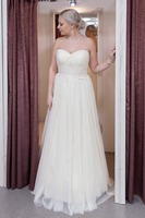 Hääpuku nro. 32 - koot 32, 34, 38 ja 42, väri antique ivory, hinta 499€