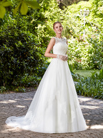 Hääpuku nro. 2 - koot 40 ja 44, väri ivory, hinta 849€