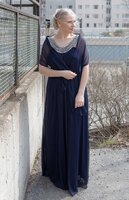 Pitkä juhlamekko nro. 9 - kuvan väri tummansininen koko L - punainen koot S-XL - luonnonvalkoinen koot XS-M - hinta 199€