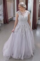 Hääpuku nro. 48 - koot 32 ja 38, väri ivory/platinum, hinta 1399€