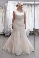 Hääpuku nro. 50 - väri ivory/blush koko 36 - väri ivory koko 32 (nyöritys) - hinta 1399€