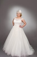 Hääpuku nro. 51 - koko 56, väri ivory, hinta 1299€