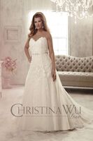 Hääpuku Christina Wu nro. 101 - koot 48 ja 52, hinta 1099€
