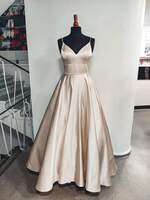 Vanhojentanssimekko Dazzling nro. 73 - koko 36, kuvan väri nude - sama malli väri tummansininen, koot 32, 34, 36 ja 38 - hinta 449€