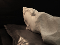 sogni d'oro, 2008, marmo statuario di Carrara e piombo, cm50x50x25cm