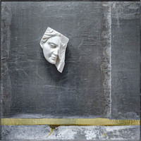 shine, 2019, marmo statuario di Carrara, piombo e ottone, cm25x125x35