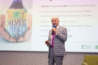 Dr. Sohrab Khoshbin, Ph.D. je zakladatelem The Canadian College of Holistic Health v Torontu v Kanadě.
