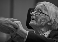 FEBRUAR - Tema "Alderdom". Vinnerbildet "102" er fotografert av Oddmund Kjøsnes.