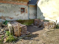 Zo starých domov sme získali asi 10 000ks starej bobrovky.
