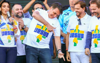 Bolsonaro, o gesto da arma na Marcha para Jesus em Junho de 2019. Por Daniel Trevisan. Imagem retirada do Diário do Centro do Mundo.