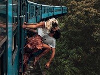 A chi importa della pandemia? Questo si, che é un bacio pericoloso.