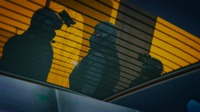 突入計画を策定中の捜査チーム