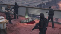 負傷し、ナイフで自決した乗組員