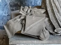 Monumento a Jenny Nurchis nella cappella di famiglia del Cimitero Monumentale di Bonaria a Cagliari (dettaglio)
