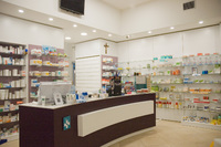 bancone farmacia curvo laccato viola porpora con poggiaborse e top in quarzo okite - arredamento farmacia e parafarmacia