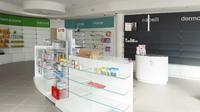 gondola bianca con comunicazione superiore - arredamento farmacia e parafarmacia
