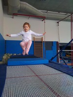 jezdíme pravidelně na gymnastiku