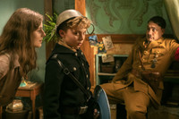 Thomasin McKenzie, Roman Griffin Davis & Taika Waititi in Jojo Rabbit. Fox Searchlight