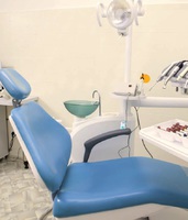 zdravotnická zařízení, ordinace - čekárny, stoly, recepce