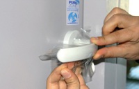 sanitární zařízení - kliky, dveře záchodů, záchodová prkénka