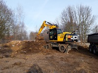 Otočný kolový bagr JCB 175W