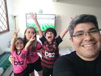 Na foto, o meu filho Rafael e ao fundo, minha nora (Telma) com meus dois netinhos (Israel e Sarah).