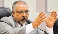 Paulo Paim — PT-RS — presidiu no Senado CPI que mostrou quem de fato causa rombo na previdência. Paim é contra qualquer reforma que prejudique os trabalhadores. Foto: Agência Brasil.