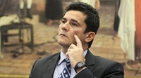 Ex-juiz Sérgio Moro prendeu Lula injustamente para ajudar Bolsonaro a se eleger. Depois, ganhou cargo de ministro da Justiça e promessa de vaga no STF. Mas foi demitido de forma humilhante. Foto/Reprodução.