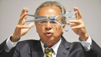 Ministro Paulo Guedes e sua tesoura amolada contra o funcionalismo.