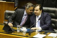 Deputado Aécio Neves e Rodrigo Maia, presidente da Câmara. Sintonizados contra os interesses da maioria do povo. Foto: José Cruz/Agência Brasil.